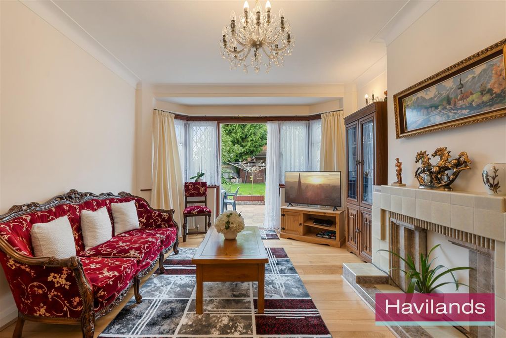Property photo 3 of 22 Bramley Road-21.Jpg