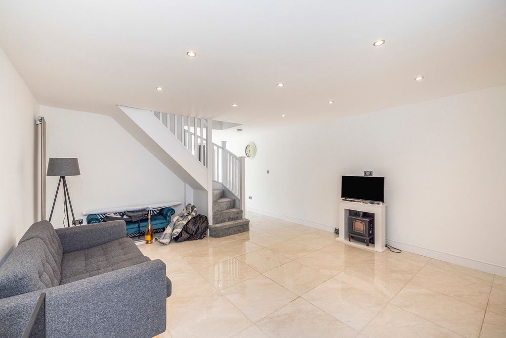 Property photo 2 of 20 Pbox-Img.Jpg