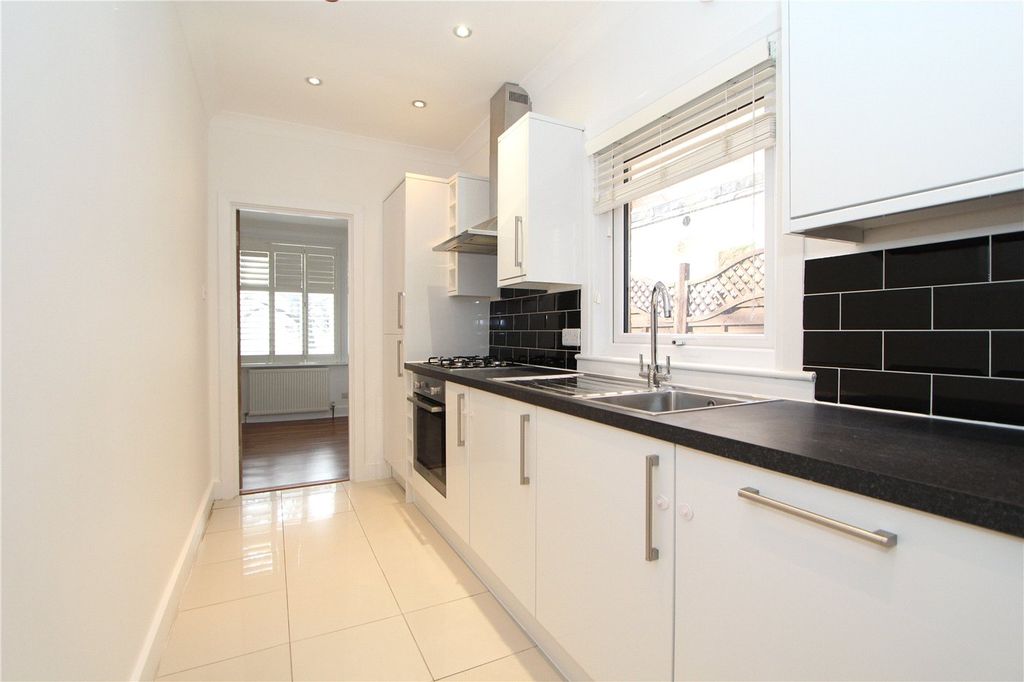 Property photo 3 of 6 Picture No. 04