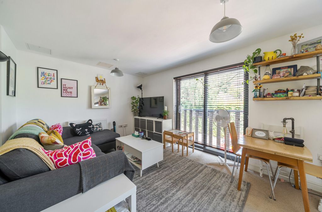 Property photo 2 of 10 1484355-7-6A50Dd1...