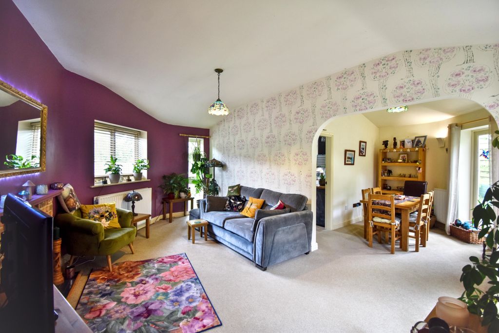 Property photo 2 of 32