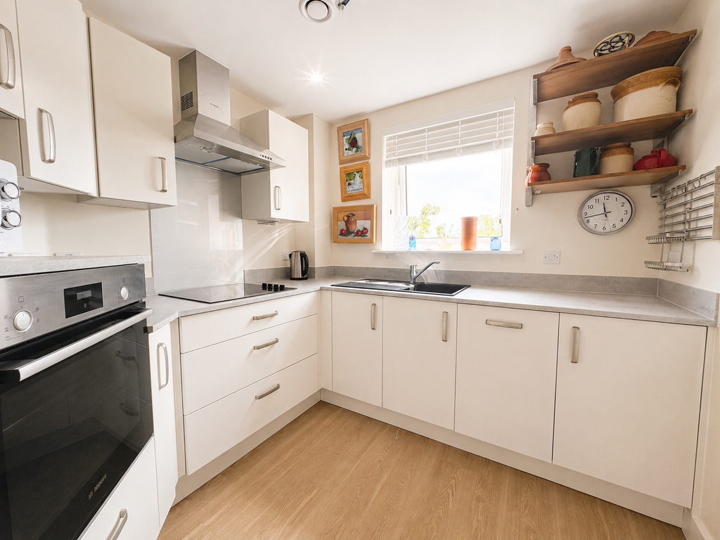 Property photo 3 of 7 Kitchen