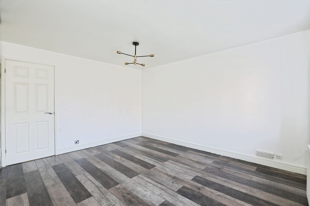 Property photo 3 of 12 Pbox-Img.Jpg