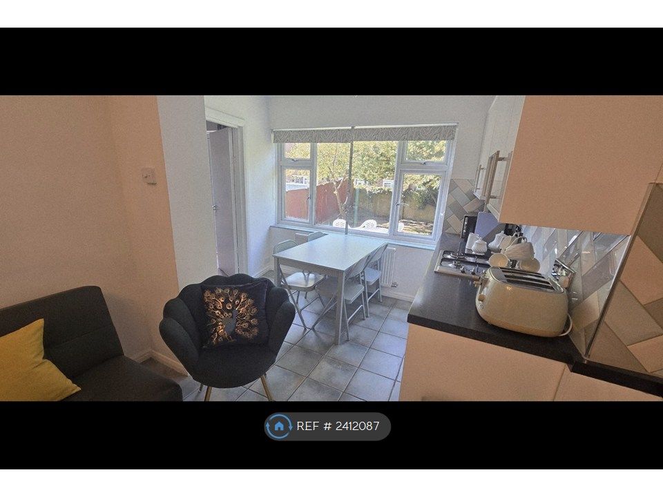 Property photo 3 of 12 Kitchen