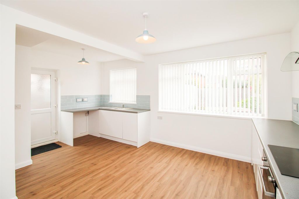 Property photo 3 of 10 Kitchen/Diner