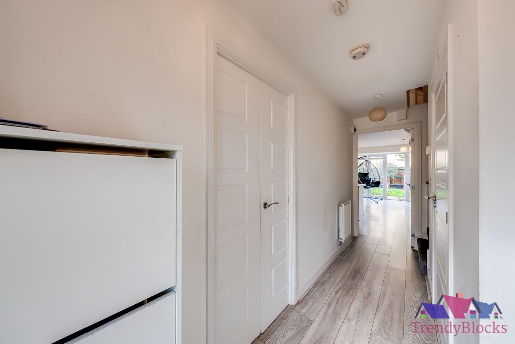 Property photo 2 of 26