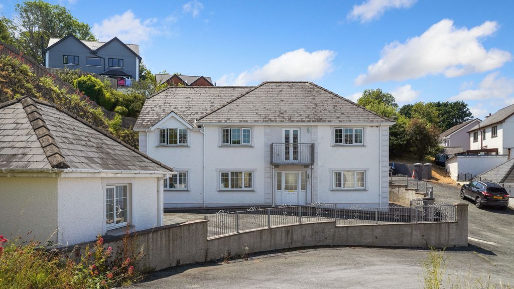 Property photo 1 of 37