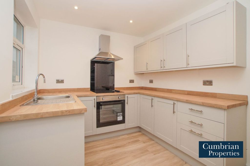 Property photo 2 of 17 Kitchen