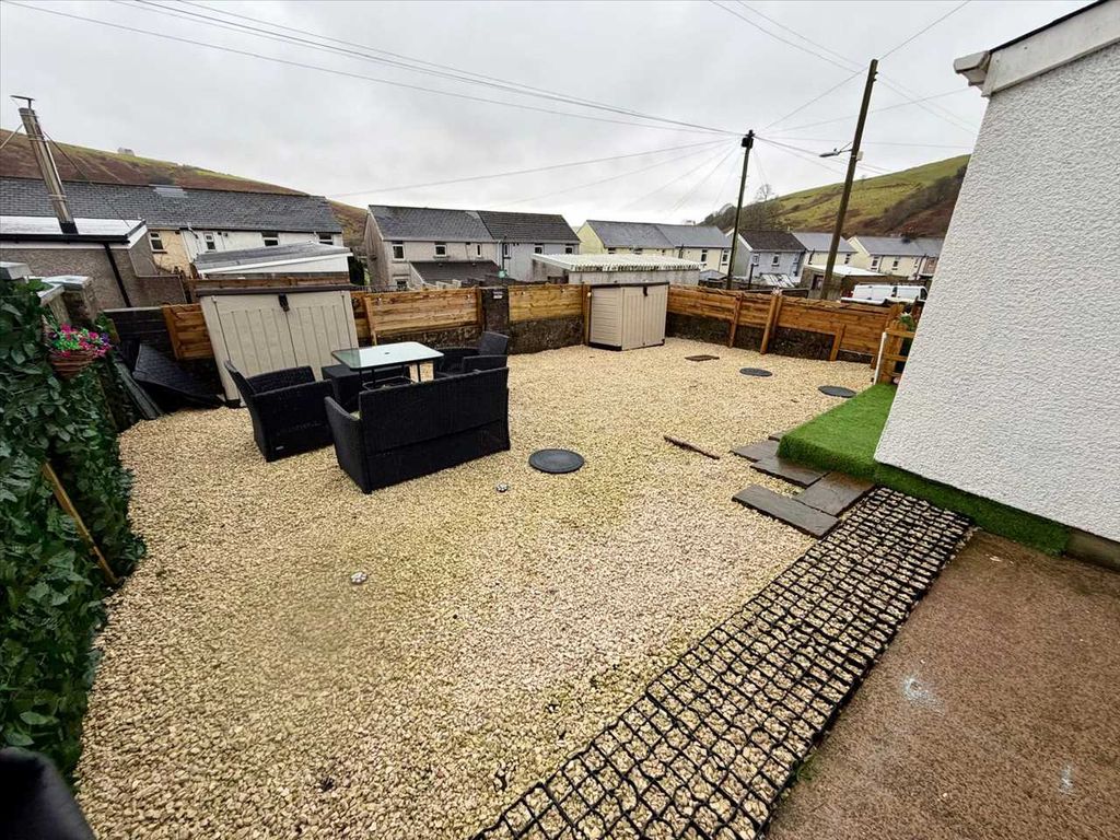 Property photo 3 of 22 Front Garden