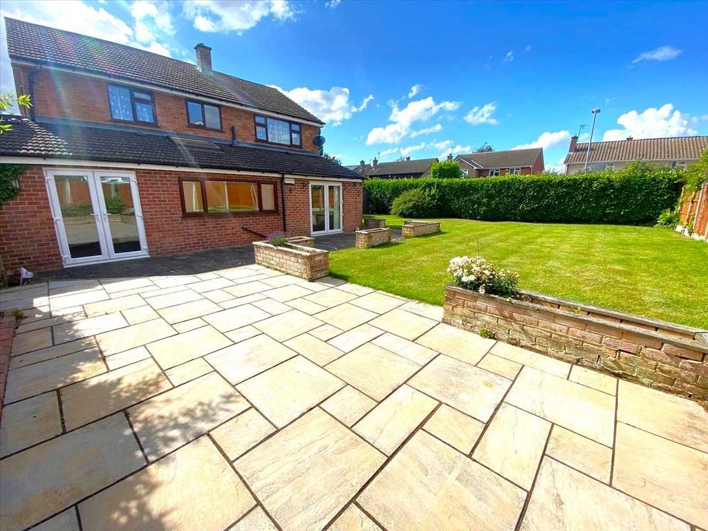 Property photo 2 of 32