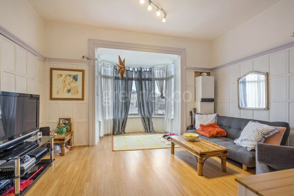 Property photo 2 of 11 3