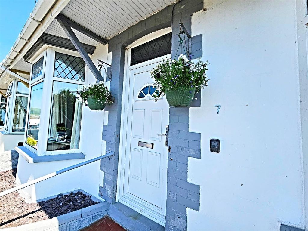 Property photo 2 of 32