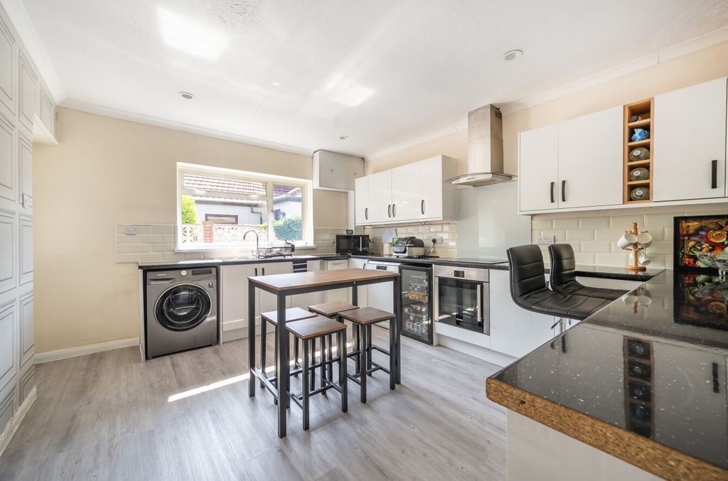 Property photo 2 of 19 1333607-17-6899Cb...