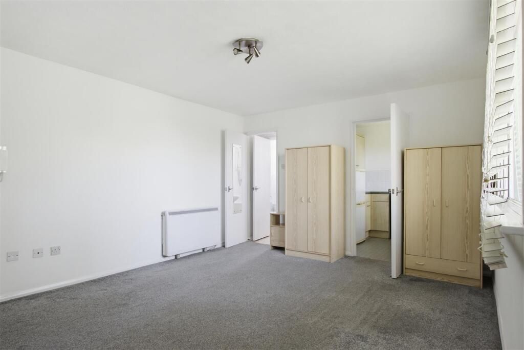 Property photo 3 of 6