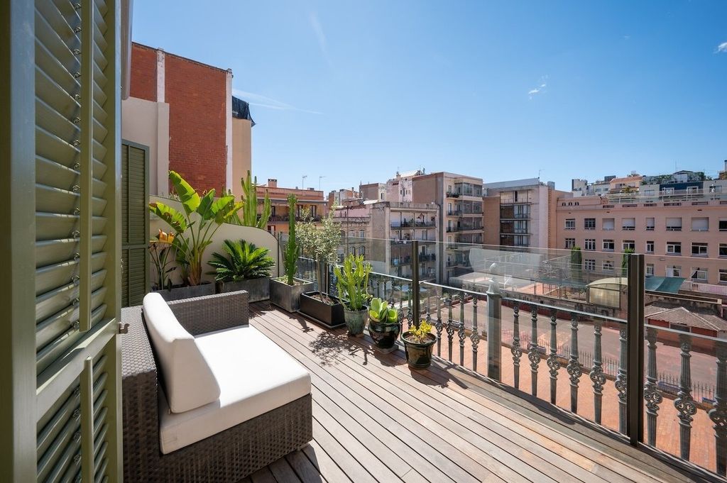 Property photo 1 of 36 Splendid Penthouse With A Terrace In A Stately Building In The Eixample