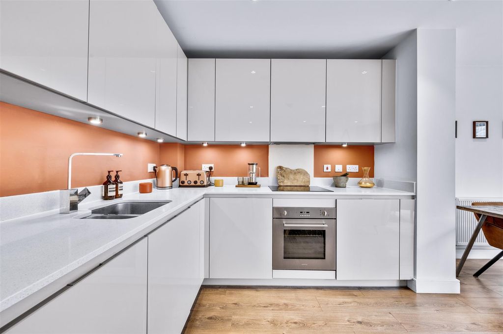 Property photo 3 of 14 Daniels_1 Canaletto Court, Neasden Lane, Nw10 2Ts_