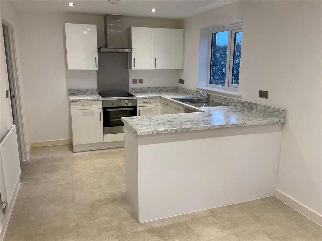 Property photo 3 of 6 Kitchen/Dining Area