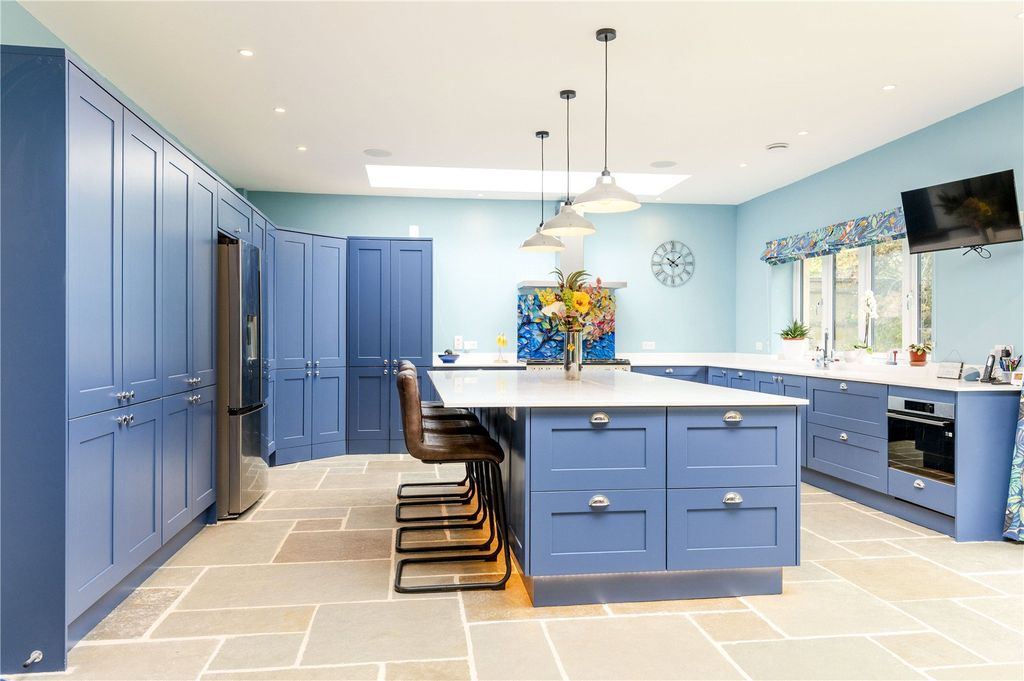 Property photo 2 of 17 Kitchen