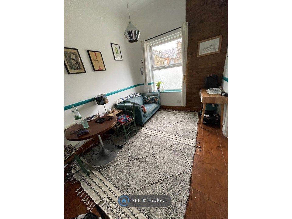 Property photo 1 of 32 Lounge