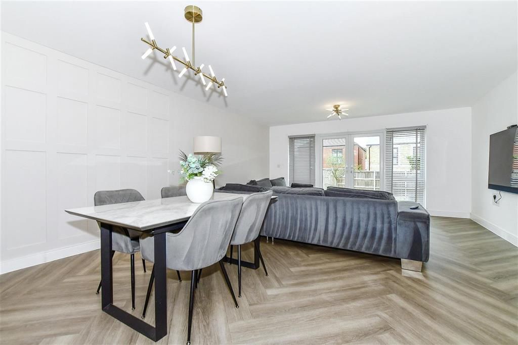 Property photo 3 of 14 Lounge Diner.