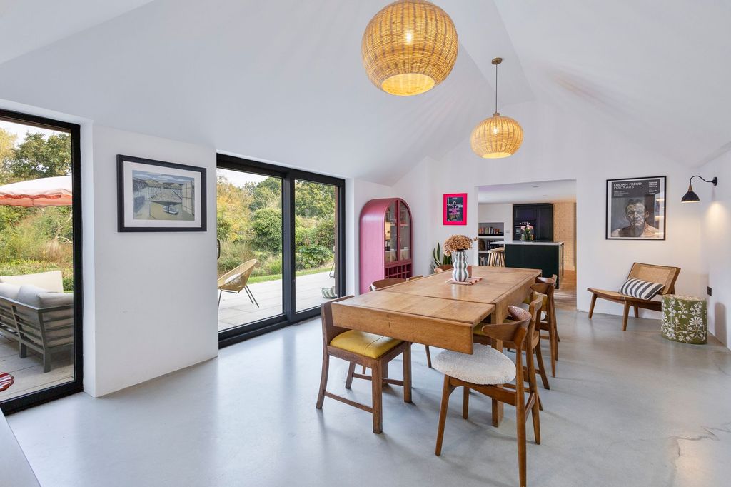 Property photo 3 of 26