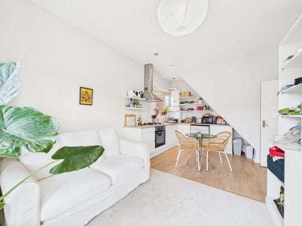 Property photo 3 of 10 Flat 4 - 8 Egerton Road North - Ewemove