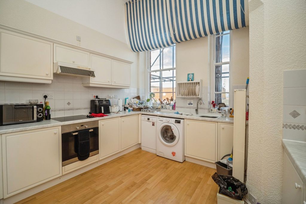 Property photo 3 of 17 Photo