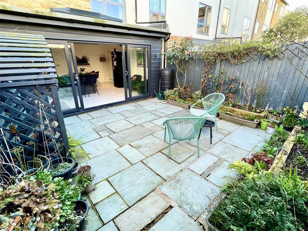 Property photo 3 of 23 Garden