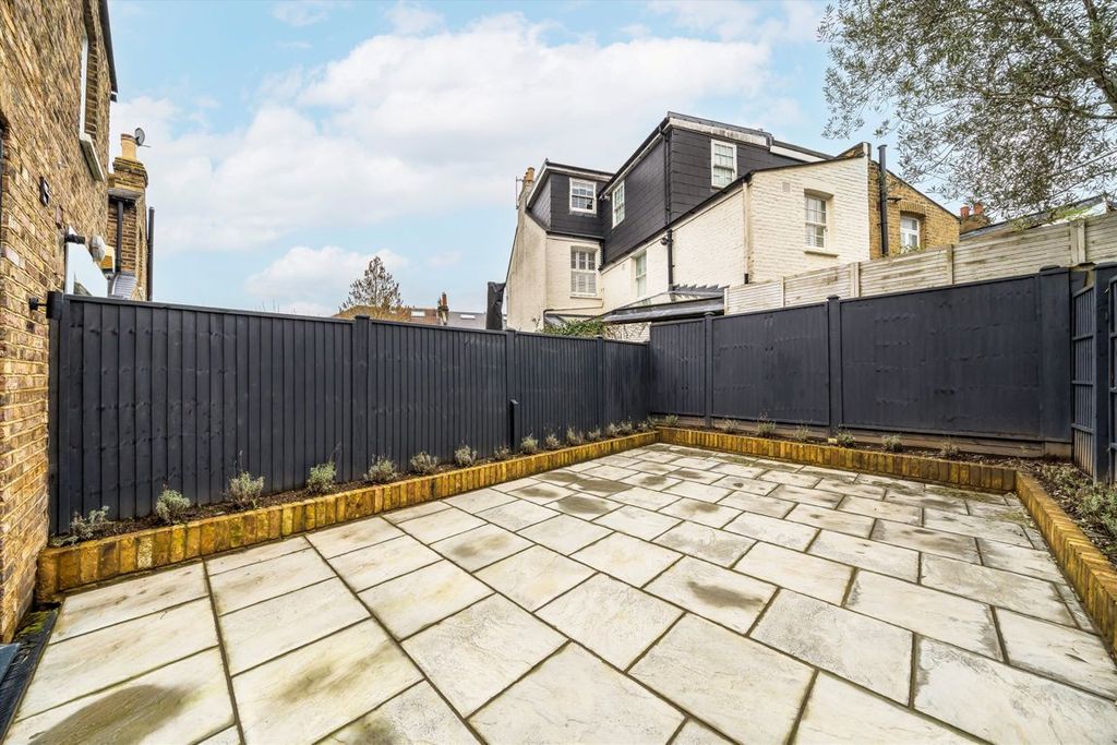 Property photo 3 of 9