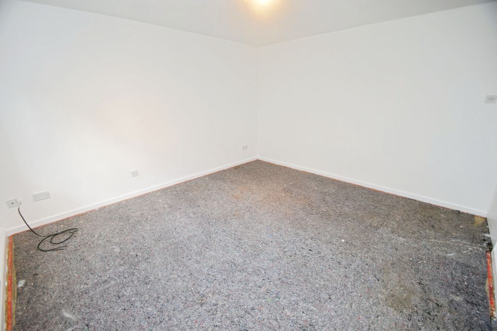 Property photo 3 of 10 A32d97E5-Lounge 201