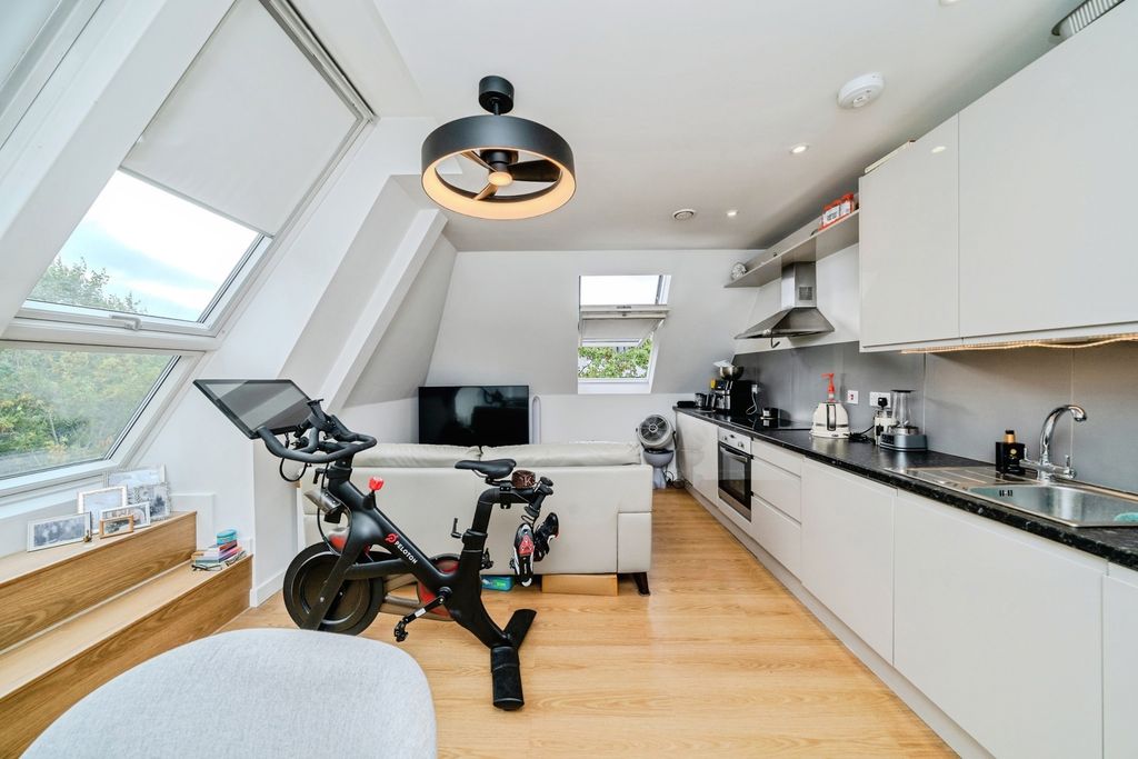 Property photo 2 of 16 Photo