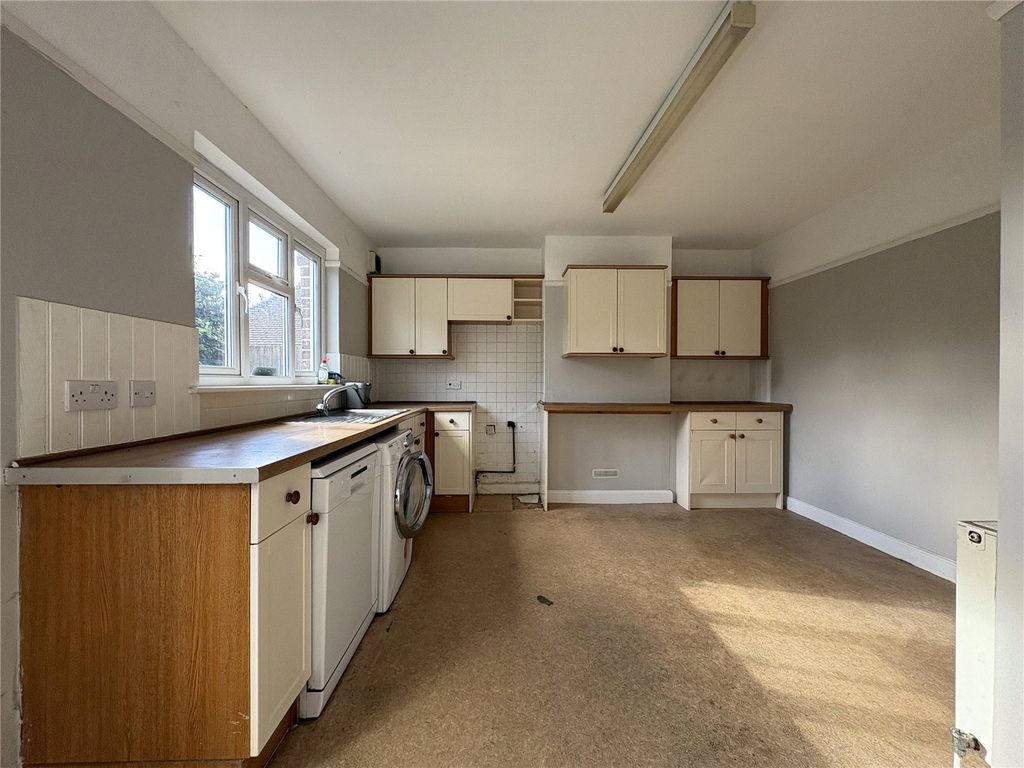 Property photo 3 of 8 Kitchen/Dining Room