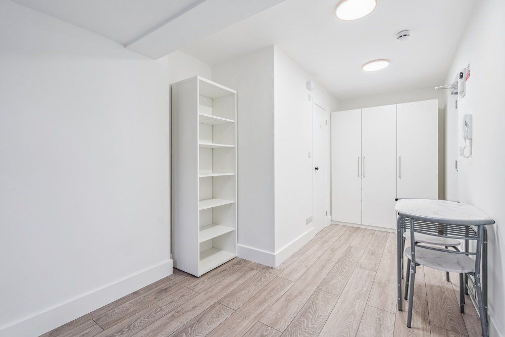 Property photo 2 of 9 Room