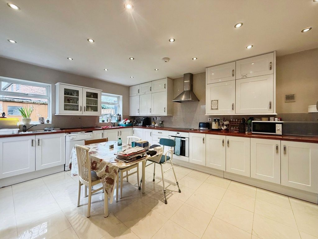 Property photo 2 of 15 Kitchen