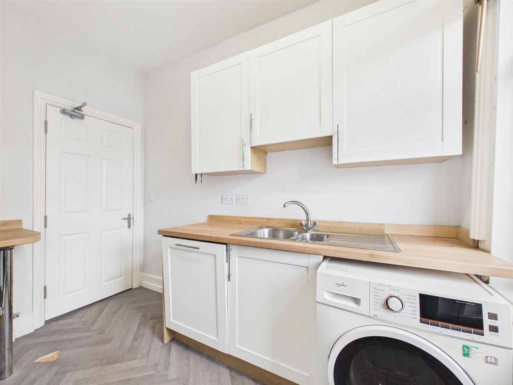 Property photo 3 of 9 Cam04063G0-Pr0214-Still003.Jpg