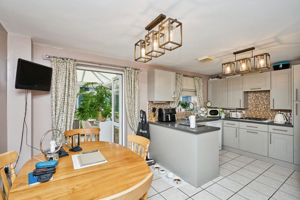 Property photo 3 of 16 Kitchen/Diner