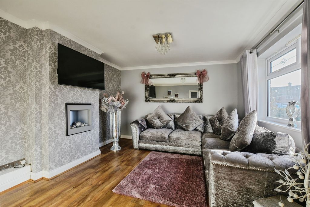 Property photo 2 of 27