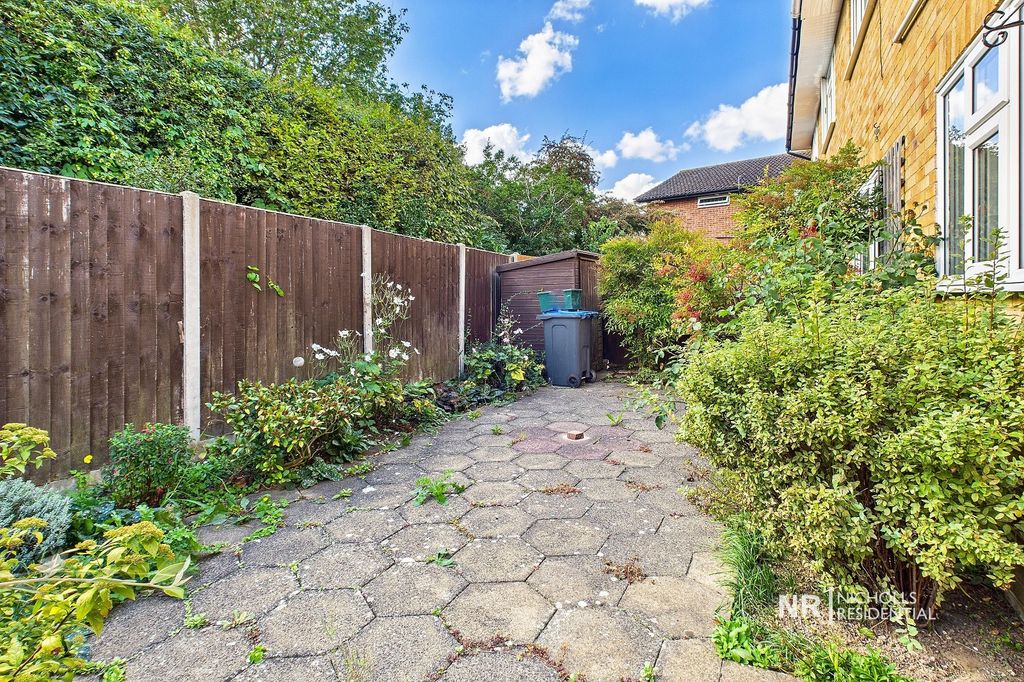 Property photo 3 of 11 Garden