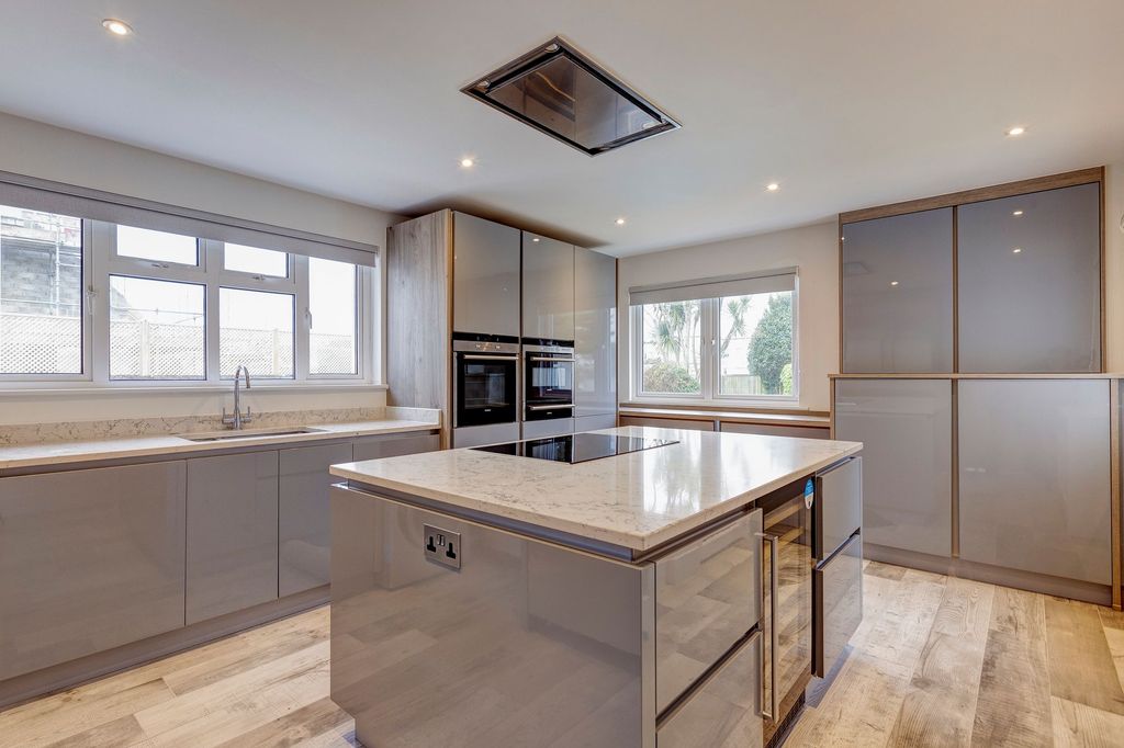 Property photo 2 of 29