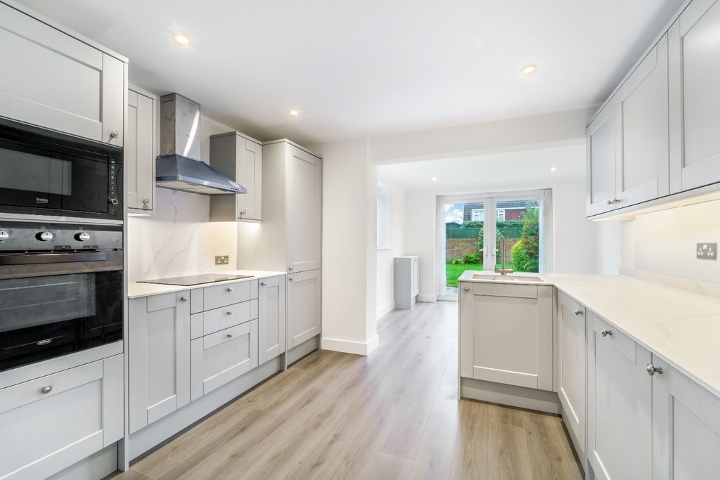 Property photo 2 of 9 4569822