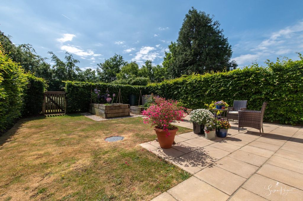 Property photo 2 of 33 Garden