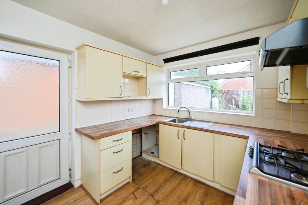 Property photo 2 of 16 Kitchen