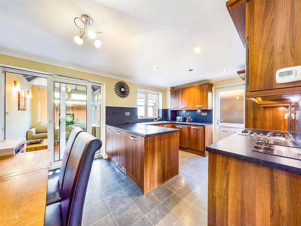 Property photo 3 of 9 Kitchen/Diner