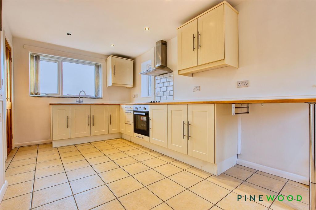 Property photo 3 of 15 Kitchen Diner