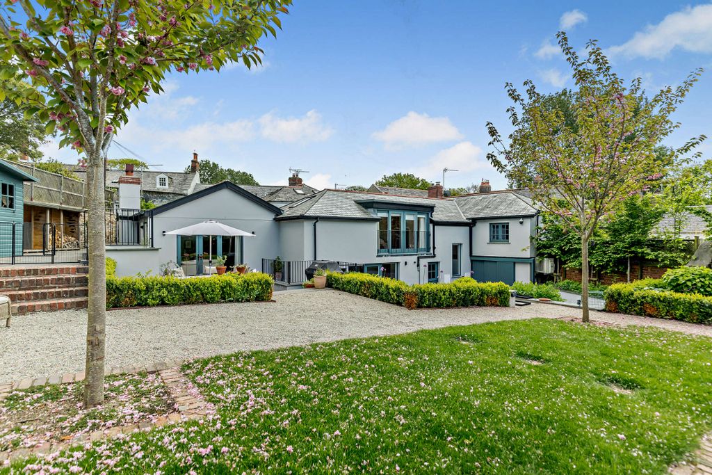 Property photo 1 of 34