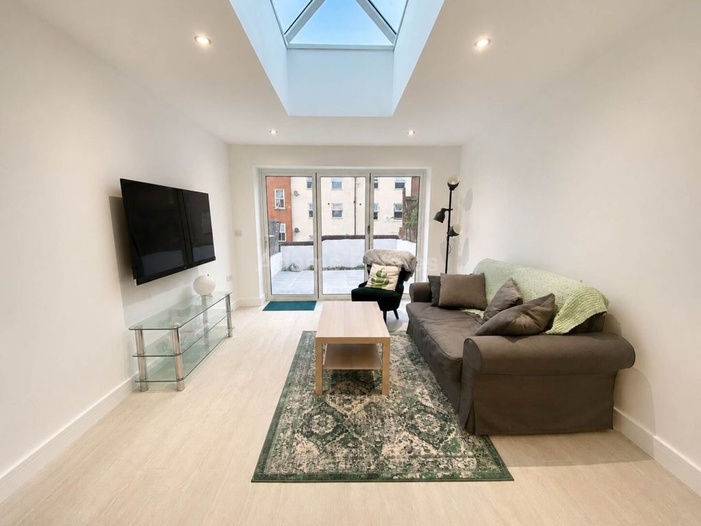 Property photo 2 of 7