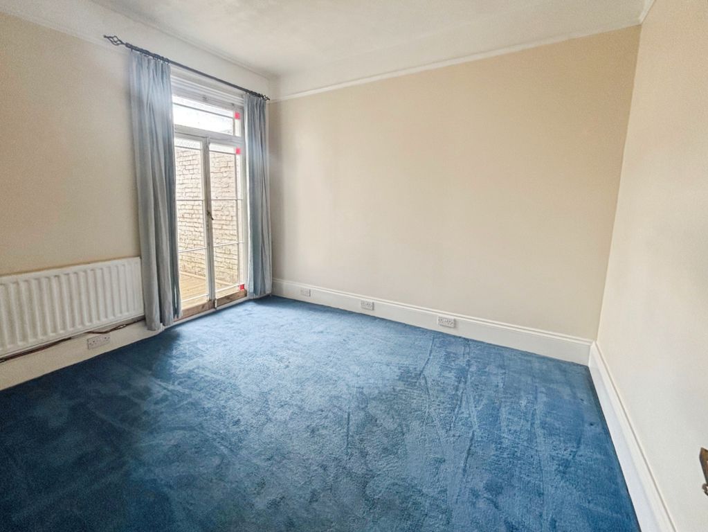 Property photo 3 of 11 Pbox-Img.Jpg