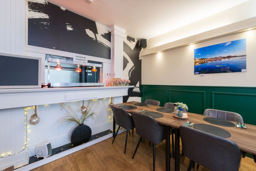 Property photo 3 of 8 Picture 3