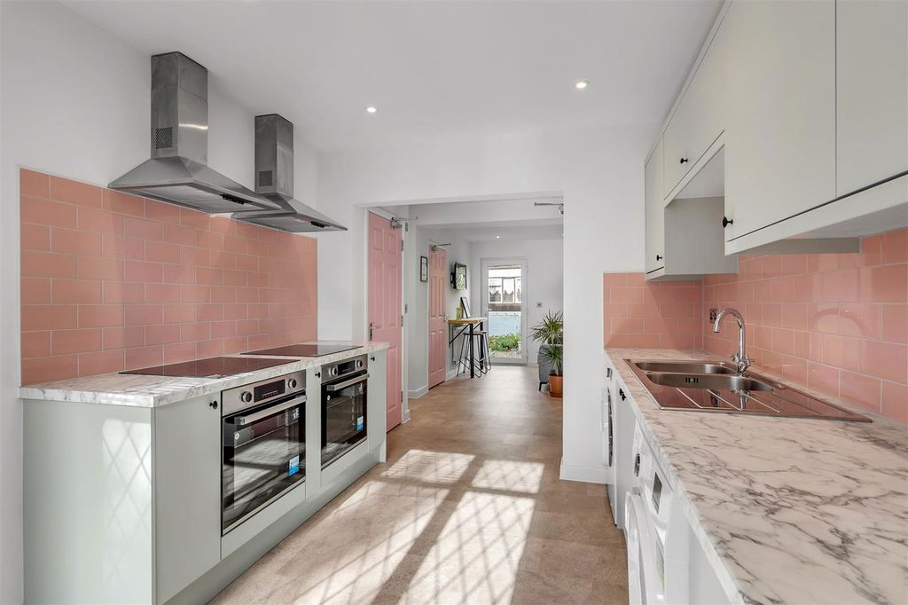 Property photo 2 of 116