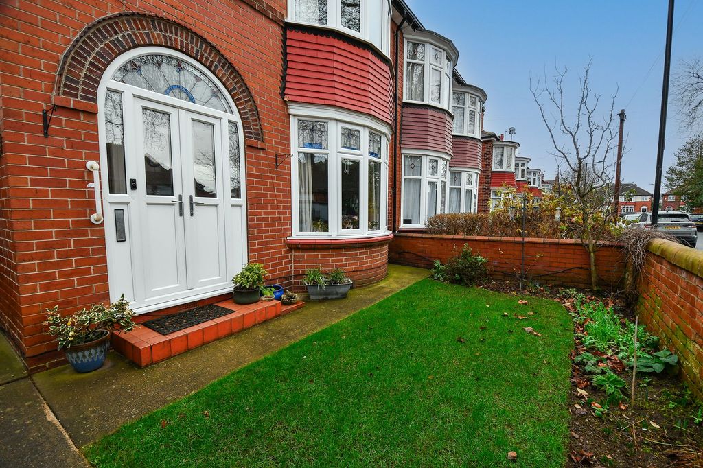 Property photo 2 of 20 Front